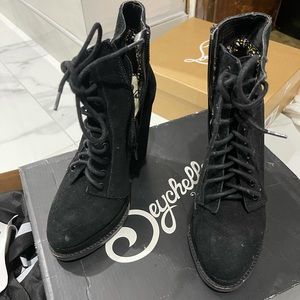 Seychelles black lace up heeled booties size 6